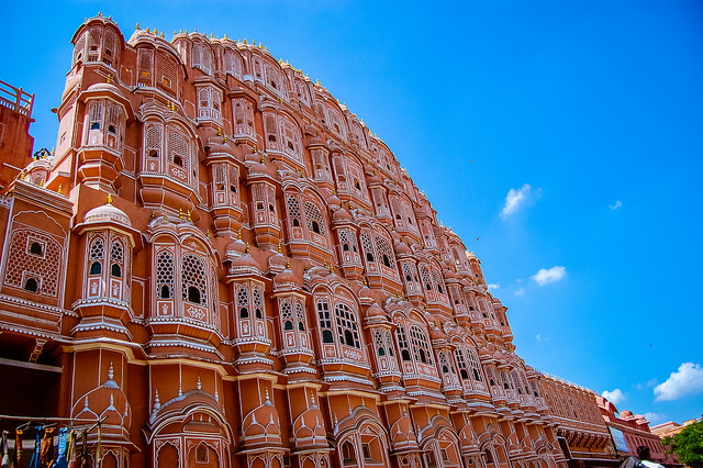 5 Famous Monuments of India - GoMad Nomad Travel Mag